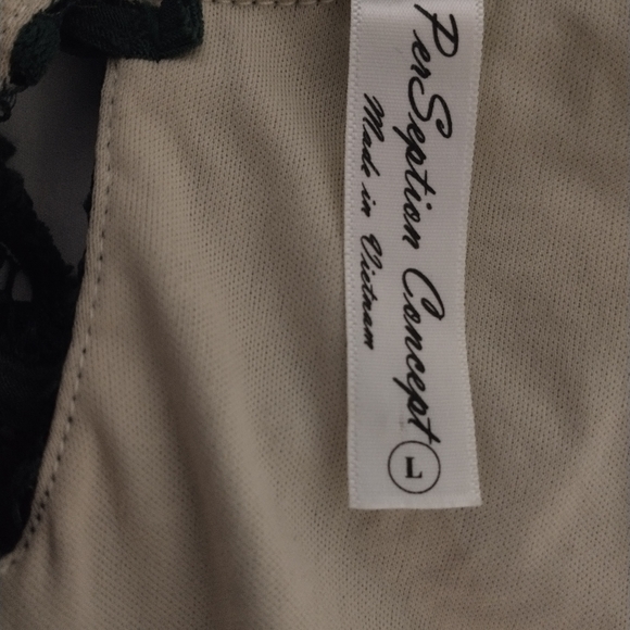 FREE SHIPPING! Large Sleeveless green lace over gold top by Per Seption Concept - Picture 2 of 8